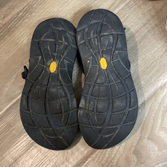 Black chaco sandals with toe strap women’s size 7 - Picture 2 of 3